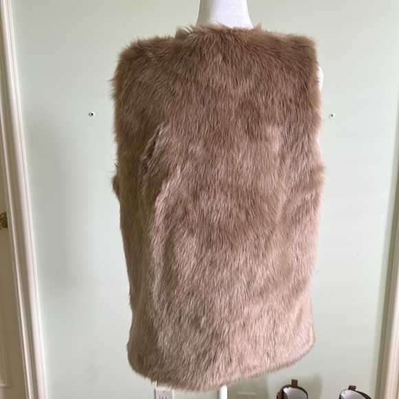 Joie Nimoy Faux Fur Vest in Deep Mushroom Taupe Size Medium Winter Fall Cozy - Picture 7 of 11